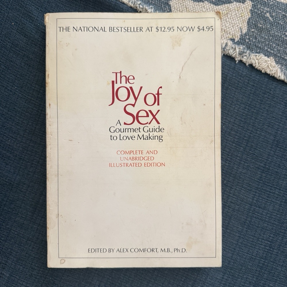 Vintage 1972 The Joy of Sex Complete Unabridged Illustrated Edition Softcover